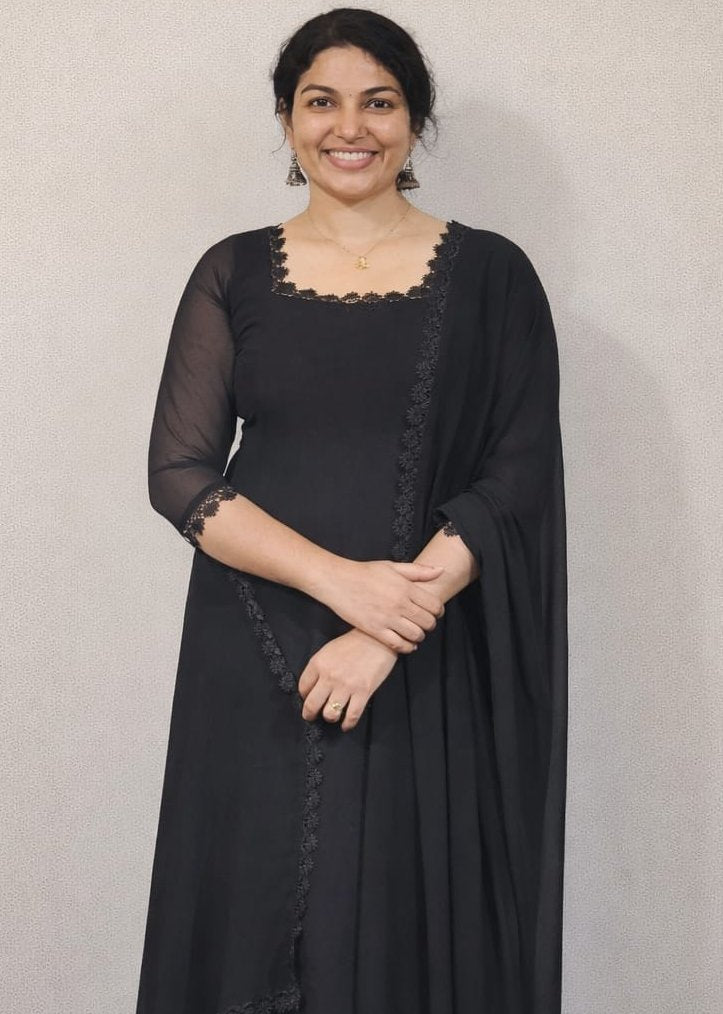 Aline lace dress with duppatta - Mizhiboutique